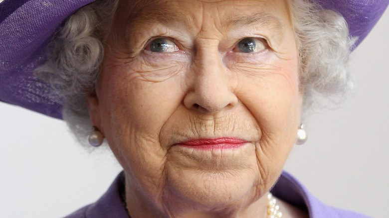 La reine Elizabeth II pose