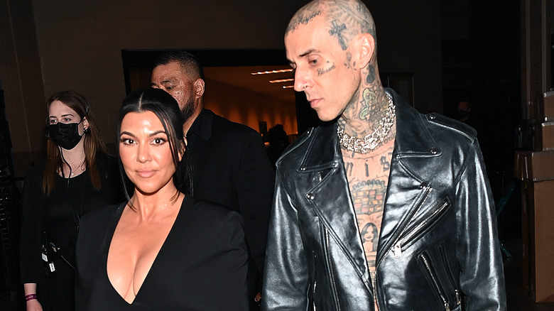 Kourtney Kardashian et Travis Barker assistent à la 64e cérémonie des GRAMMY Awards