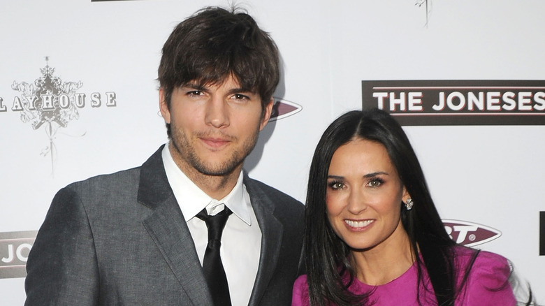 Demi Moore et Ashton Kutcher posent