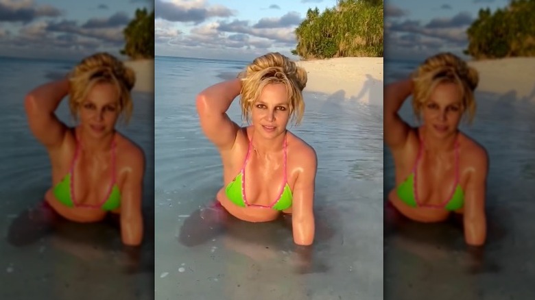 Britney Spears en bikini sur la plage