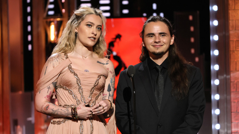 Paris Jackson et Prince Jackson sur scène