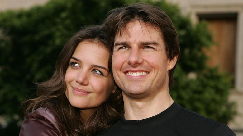 Katie Holmes et Tom Cruise, posant ensemble