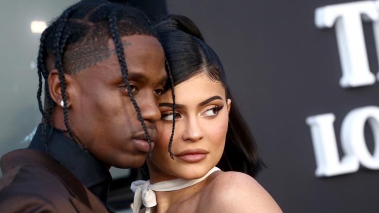 Travis Scott et Kylie Jenner posent