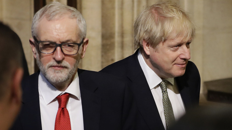 Jeremy Corbyn et Boris Johnson posent 