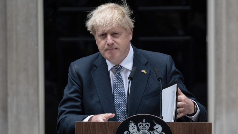 Boris Johnson prononce un discours alors qu'il démissionne 