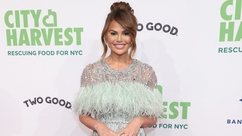 Chrissy Teigen sur le tapis rouge