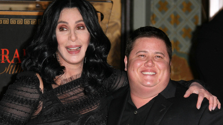 Cher et Chaz Bono posent 