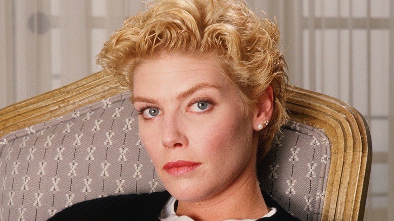 Kelly McGillis posant