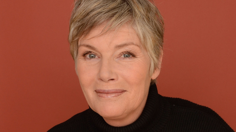 Kelly McGillis souriant 