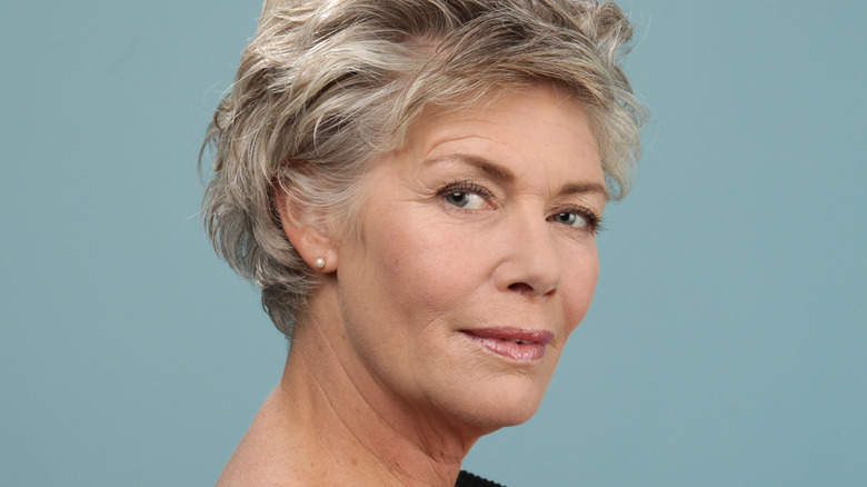 Kelly McGillis posant