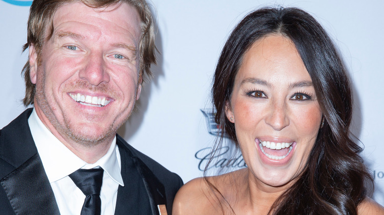 Chip et Joanna Gaines lors d'un événement, souriant