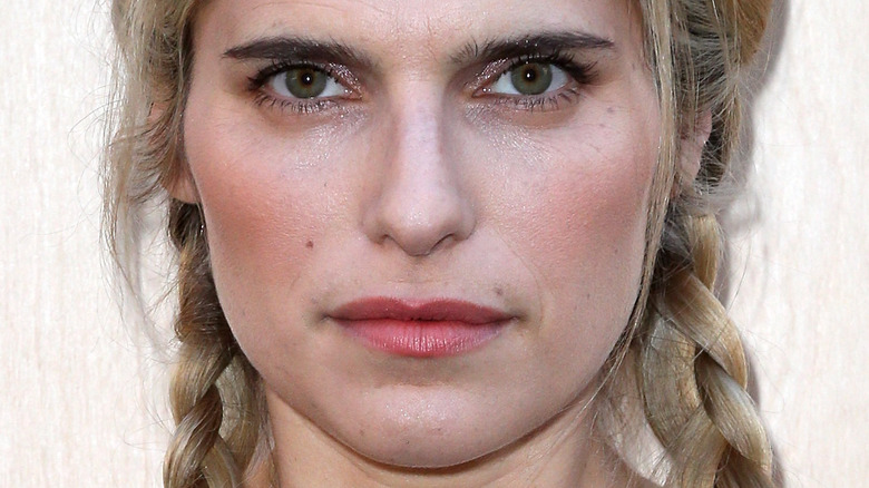 Lake Bell aux cheveux tressés