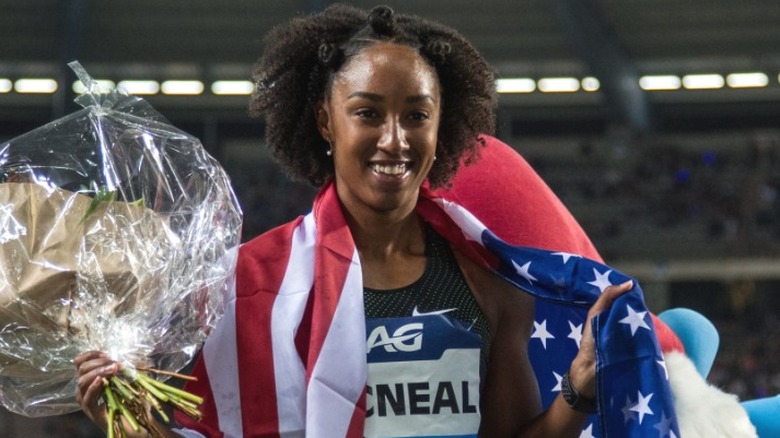 Brianna McNeal souriante aux Jeux olympiques