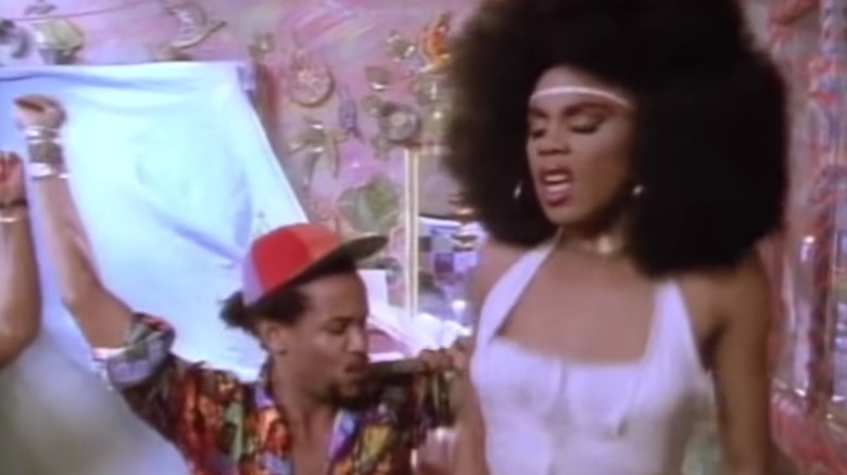 RuPaul dans le clip Love Shack