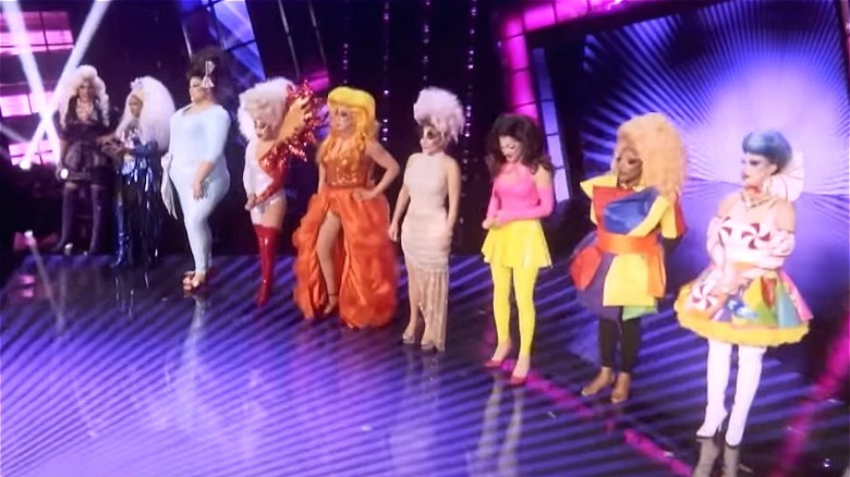 Les 9 concurrents de "Secret Celebrity Drag Race" se sont alignés.