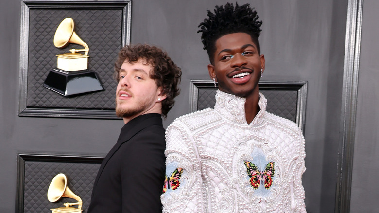 Jack Harlow et Lil Nas X posant ensemble