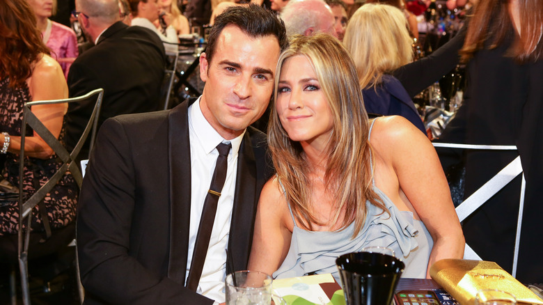 Jennifer Aniston et Justin Theroux souriants