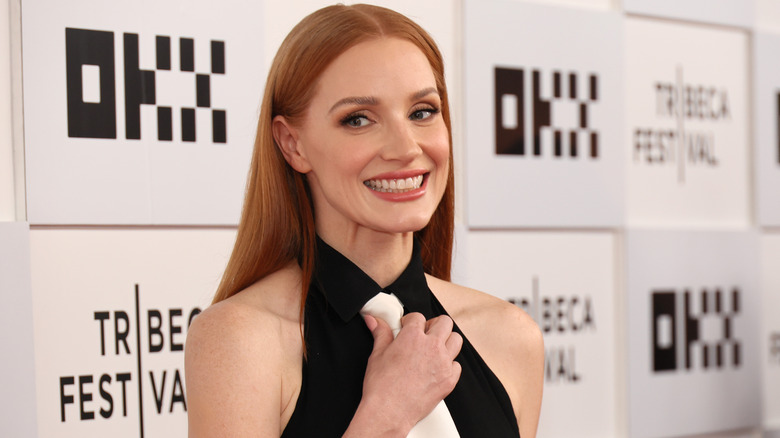 Jessica Chastain, l'air hésitant