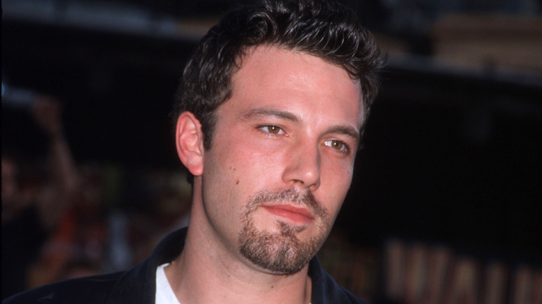 Ben Affleck fronçant les sourcils 