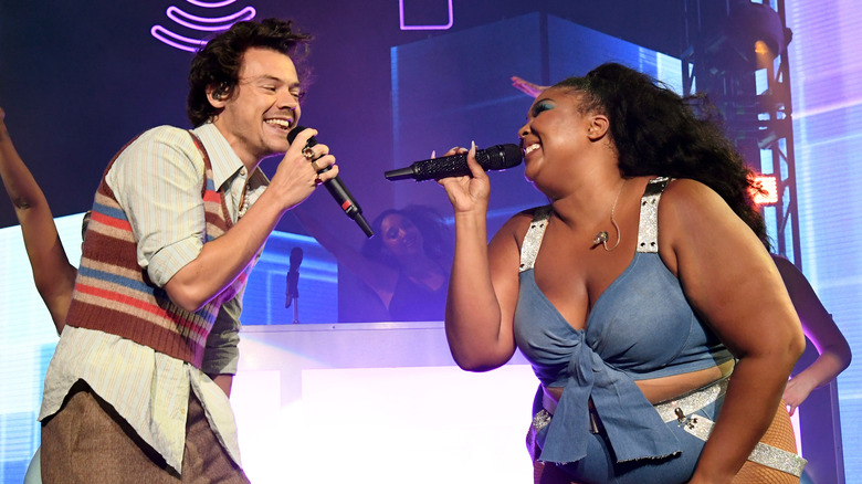 Harry Styles et Lizzo interprètent 