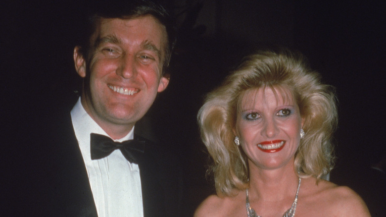 Photo de retour de Donald et Ivana Trump des années 1980