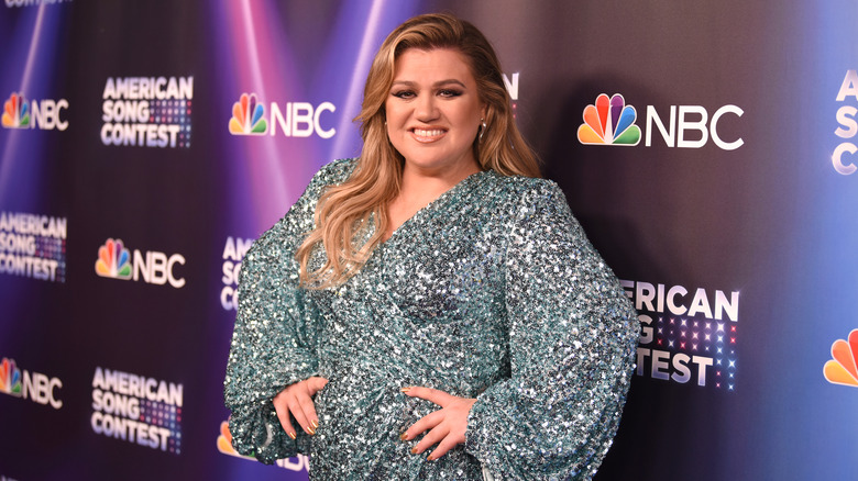 Kelly Clarkson sur le tapis rouge de l'American Song Contest