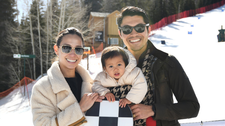 Henry Golding avec sa femme et sa fille