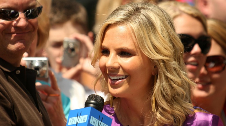 Elisabeth Hasselbeck rend hommage à Barbra Walters sur le Hollywood Walk of Fame