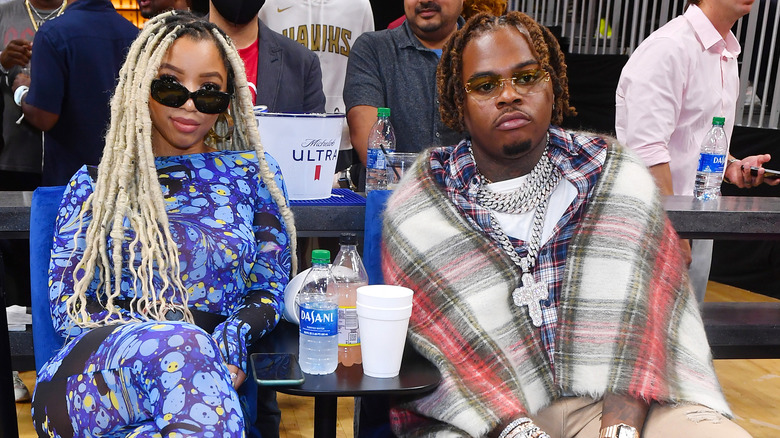 Chloe Bailey et Gunna lors d'un match NBA