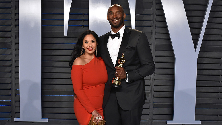 Vanessa et Kobe Bryant sourient