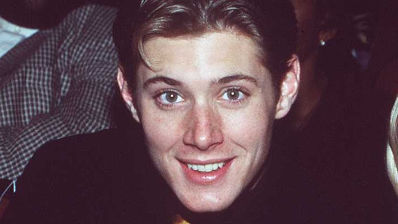 Jensen Ackles posant et souriant