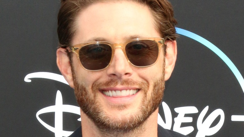 Jensen Ackles souriant