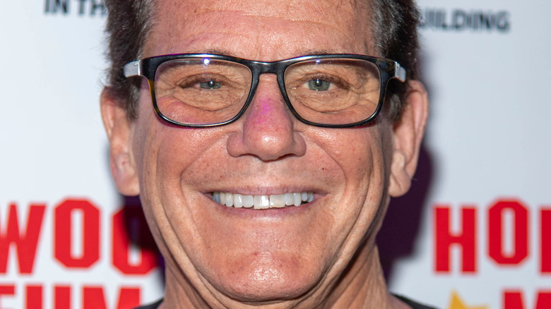 La star des Happy Days Anson Williams jette son chapeau dans la politique