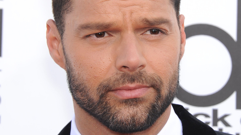 Le mari de Ricky Martin, Jwan Yosef, brise le silence sur des allégations troublantes