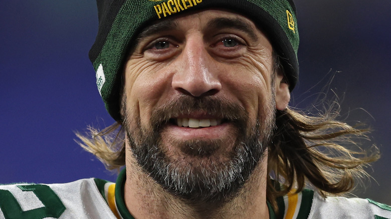 Le nouveau look du camp d’entraînement d’Aaron Rodgers fait dire à tout le monde la même chose