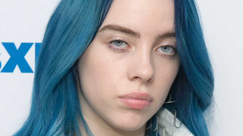 Pourquoi Billie Eilish n’était pas fan de ses cheveux bleus