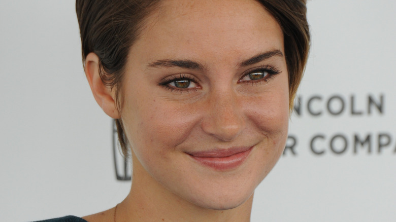 Shailene Woodley souriant