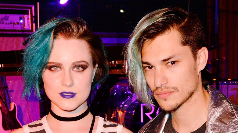 Evan Rachel Wood et Zach Villa posant pour une photo