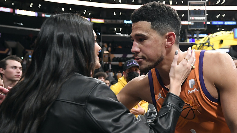 Kendall Jenner soutient Devin Booker lors d'un match des Suns