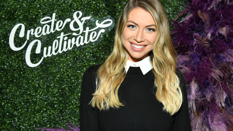 Stassi Schroeder souriant