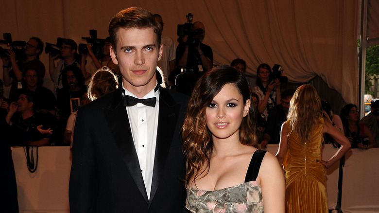 Hayden Christensen et Rachel Bilson posant