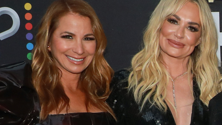 Jill Zarin et Taylor Armstrong posent 