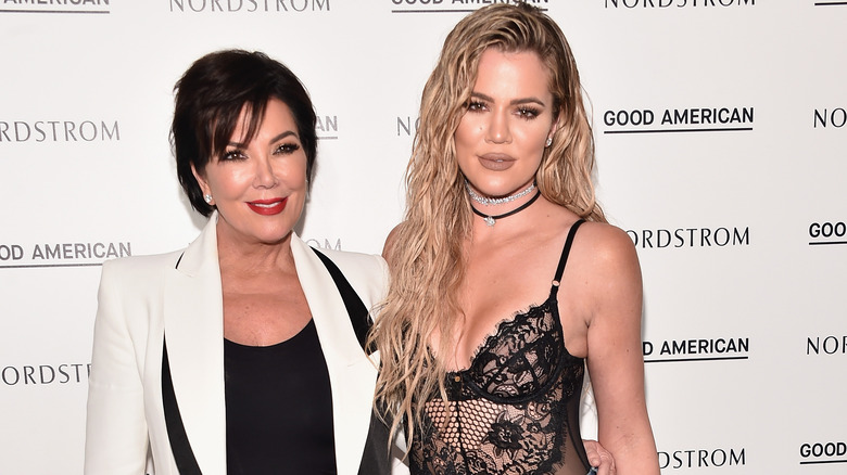 Kris Jenner pose avec Khloé Kardashian