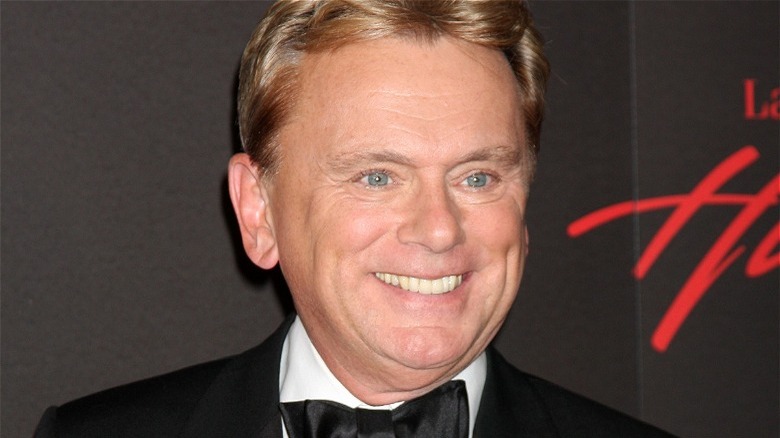 Pat Sajak sur un tapis rouge