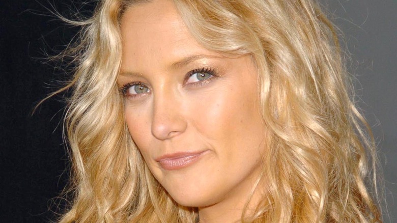 Kate Hudson semble sérieuse