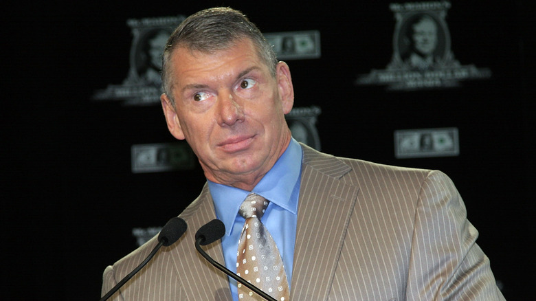 Vince McMahon écoute