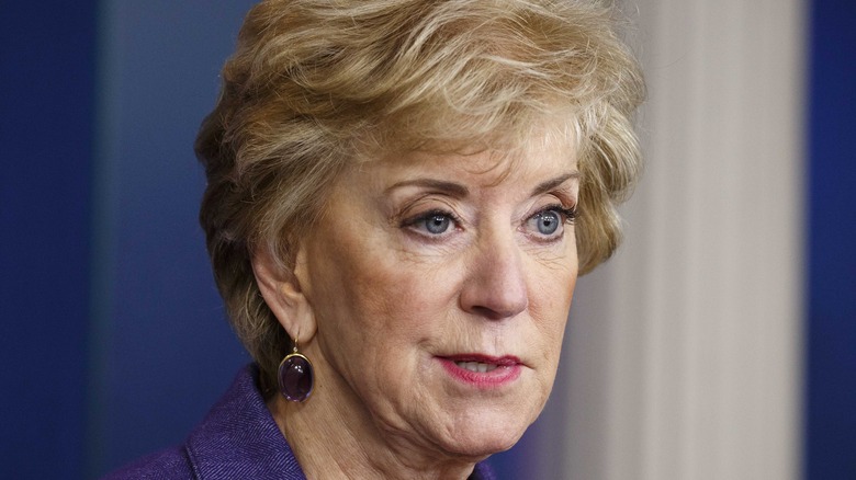 Linda McMahon parlant 