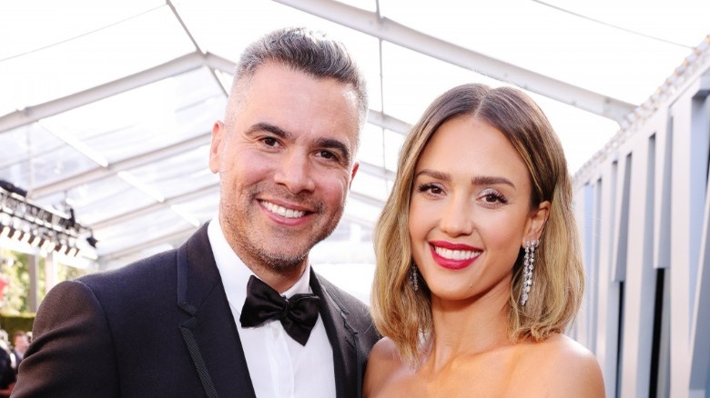 Cash Warren et Jessica Alba, souriantes