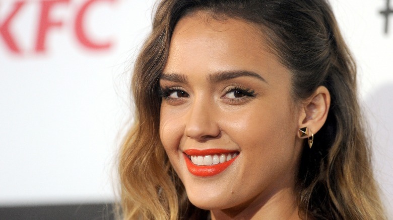 Jessica Alba souriante