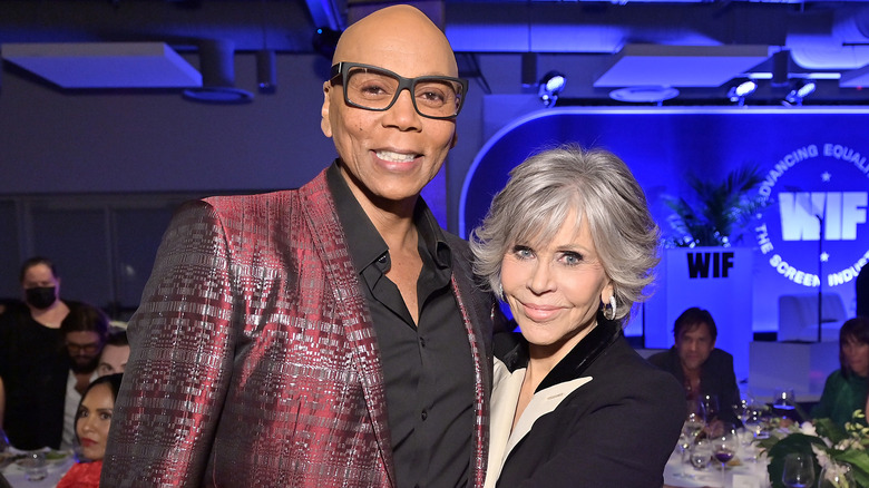 Jane Fonda avec RuPaul souriant